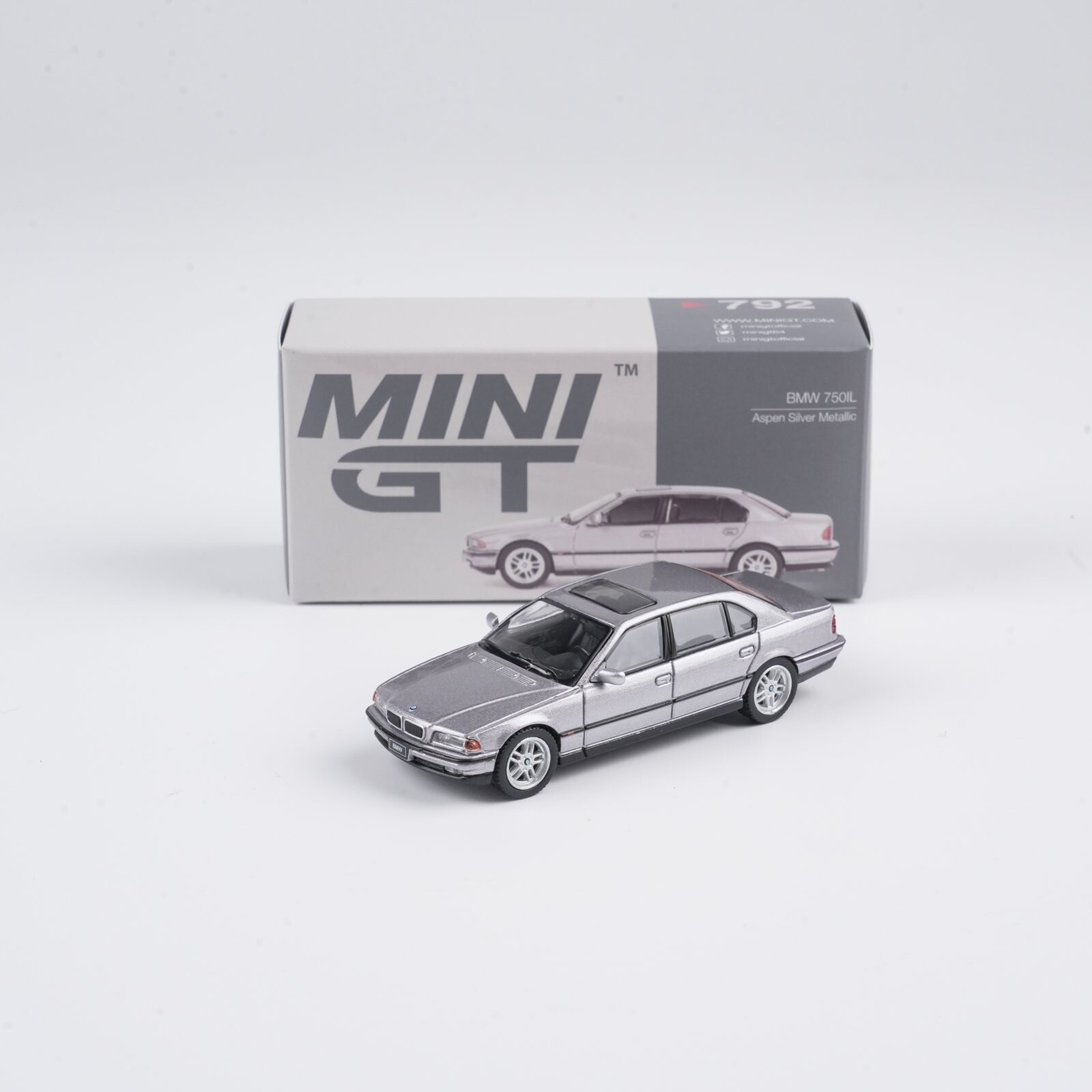 MINI GT 1/64 BMW 750iL Silver  - Die Cast Car 1 64 评论和价格